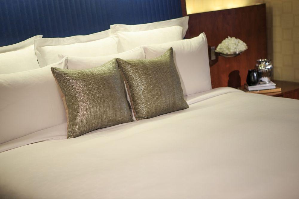 Hotel Renaissance New York Times Square By Marriott Exterior foto