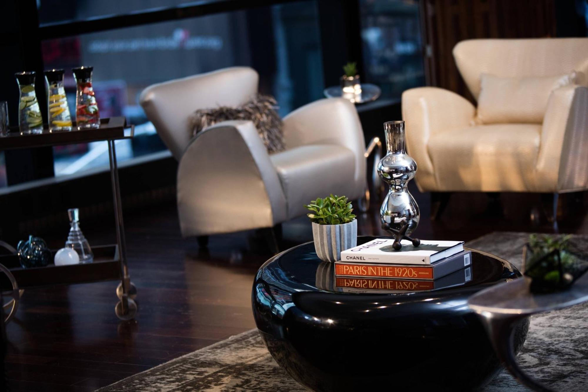 Hotel Renaissance New York Times Square By Marriott Exterior foto