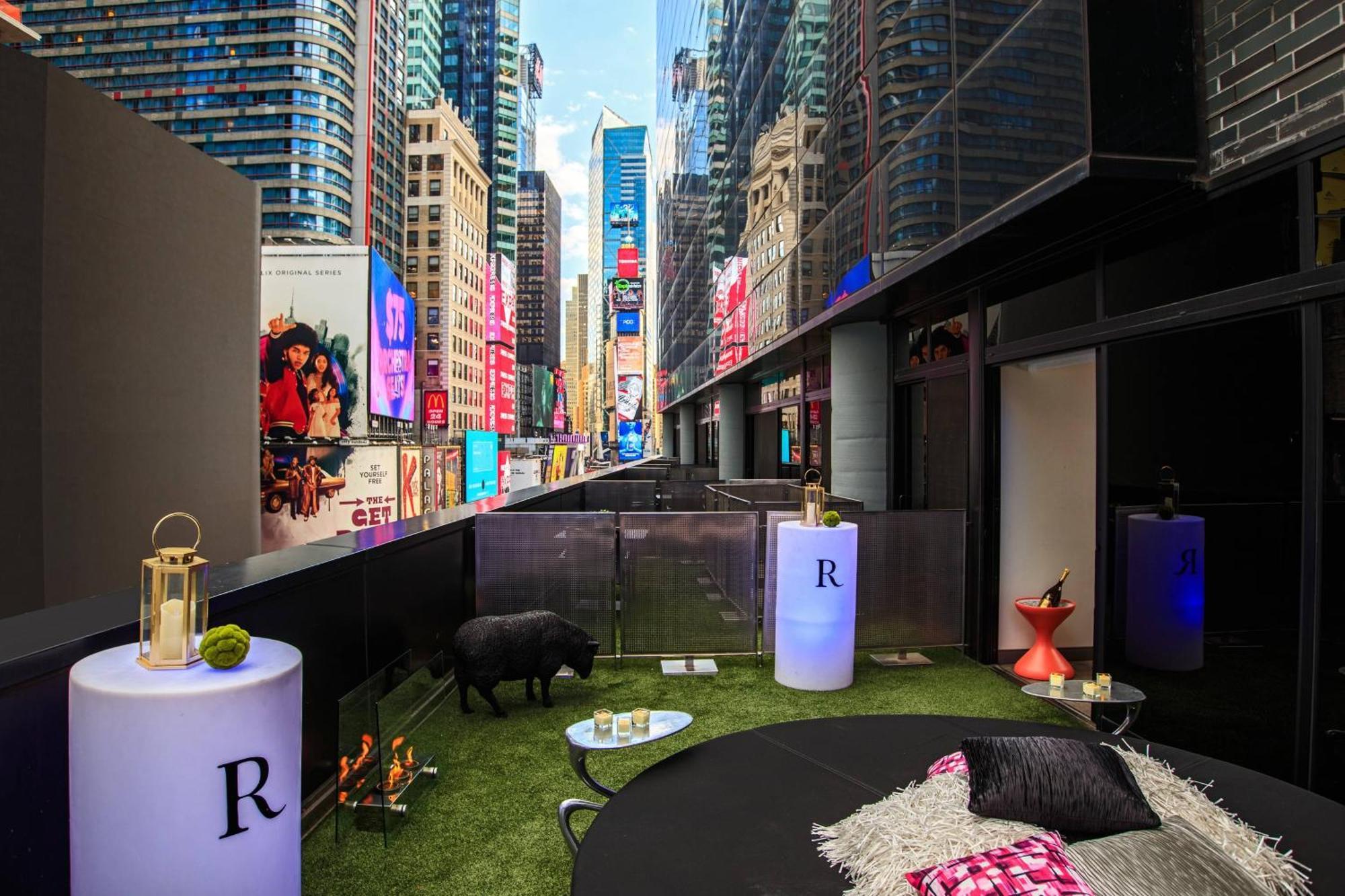 Hotel Renaissance New York Times Square By Marriott Exterior foto