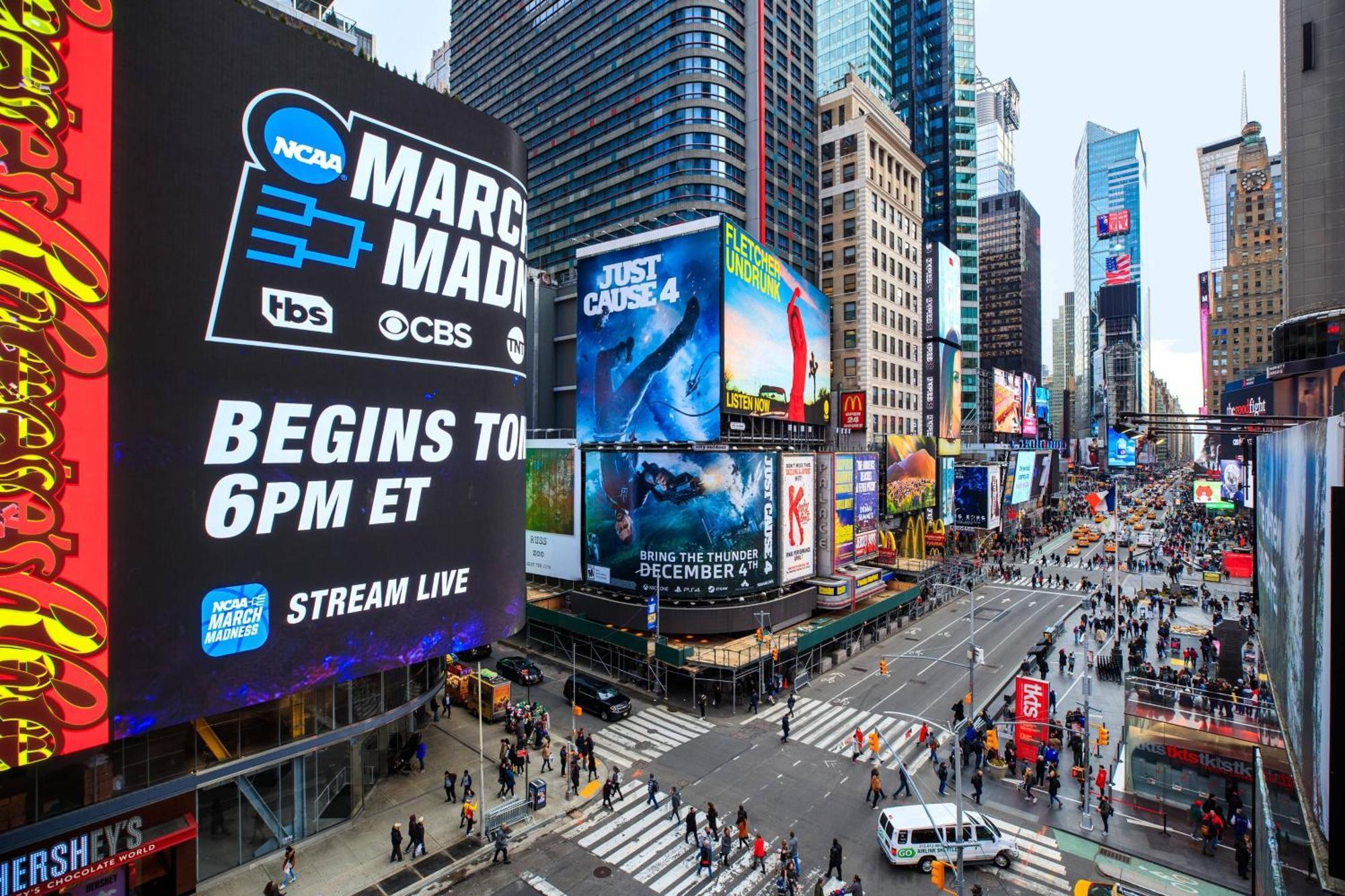 Hotel Renaissance New York Times Square By Marriott Exterior foto