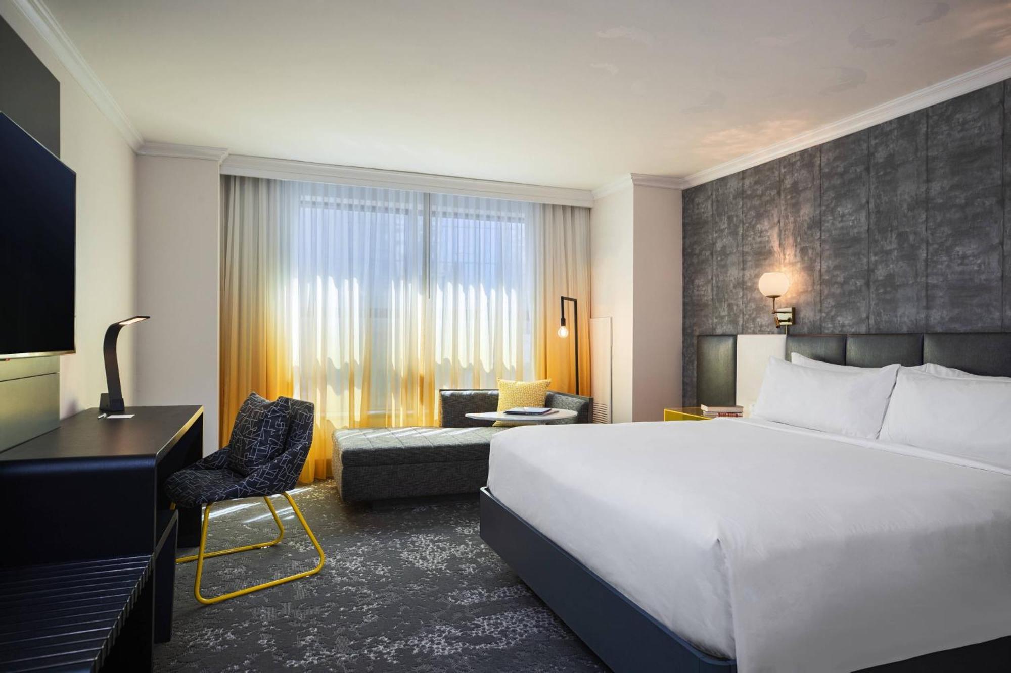 Hotel Renaissance New York Times Square By Marriott Exterior foto