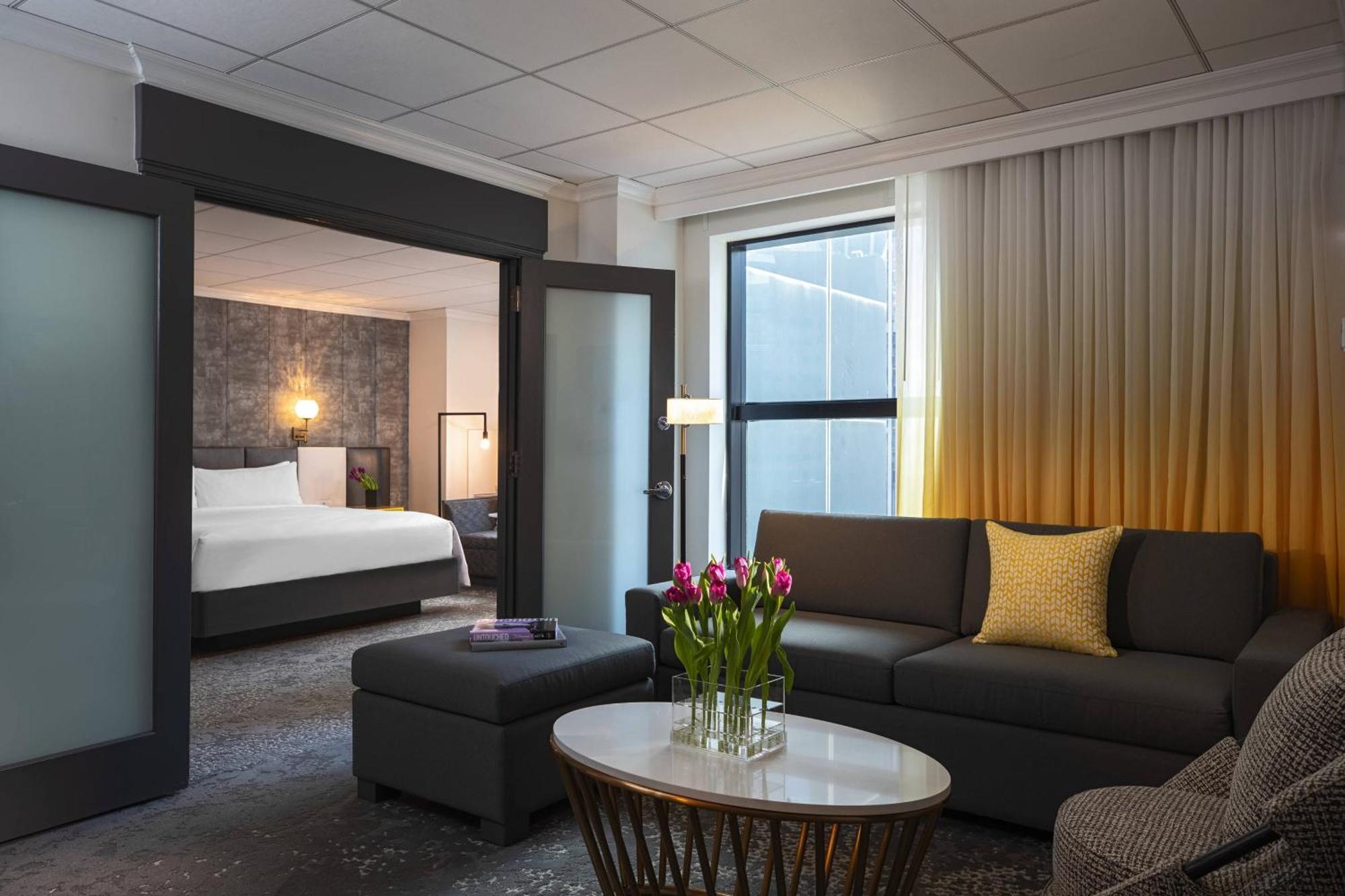 Hotel Renaissance New York Times Square By Marriott Exterior foto