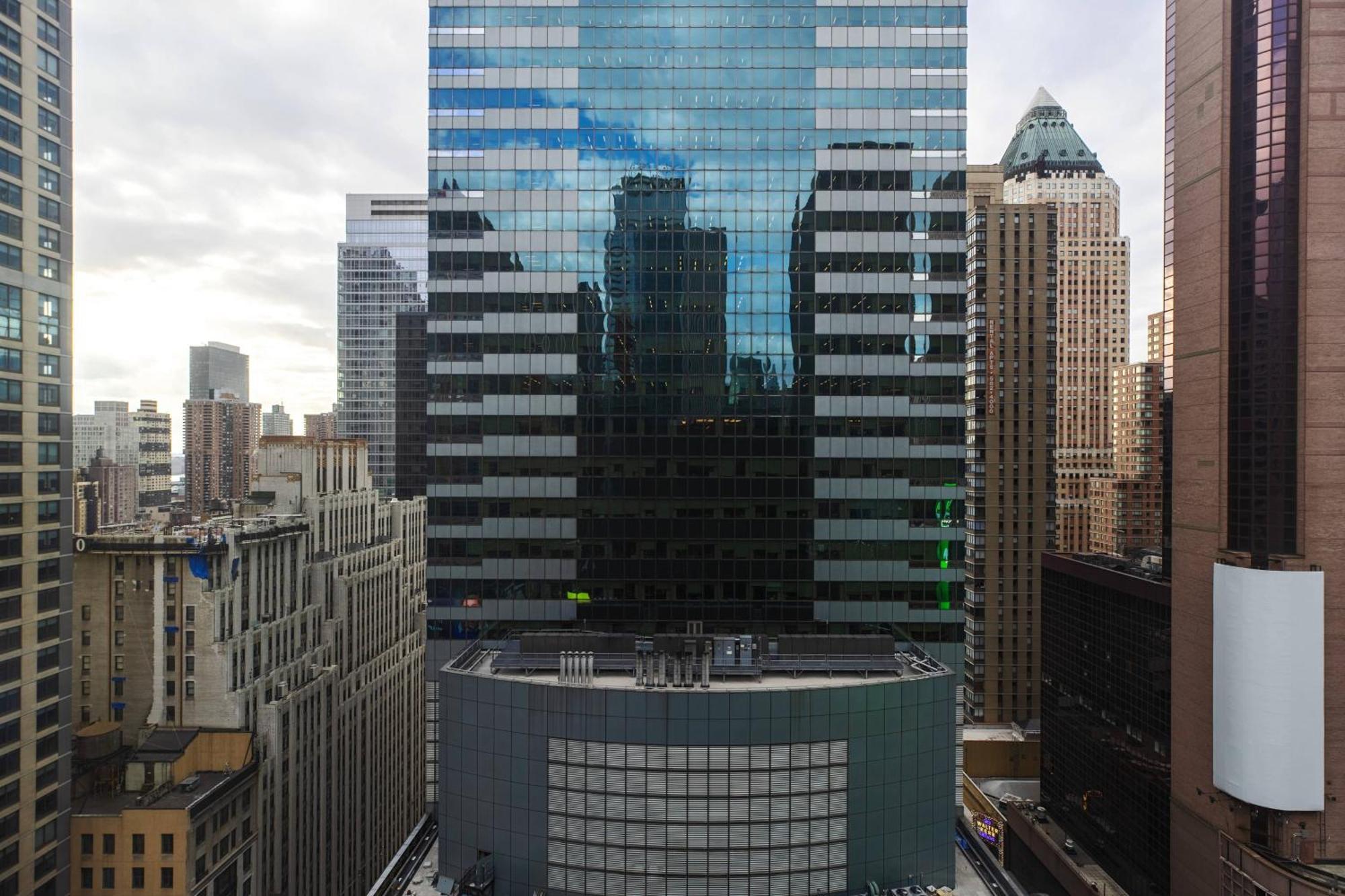 Hotel Renaissance New York Times Square By Marriott Exterior foto