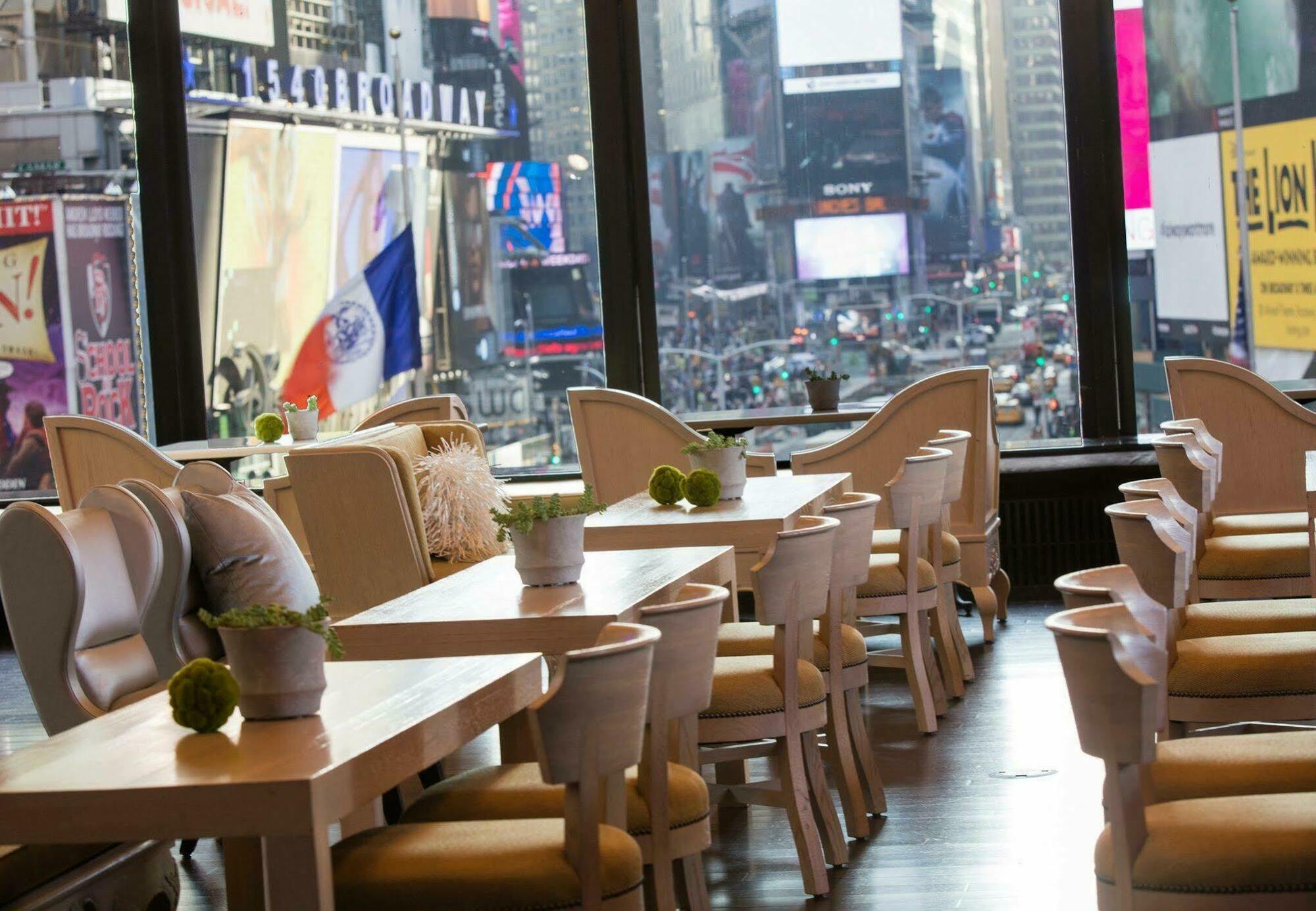 Hotel Renaissance New York Times Square By Marriott Exterior foto
